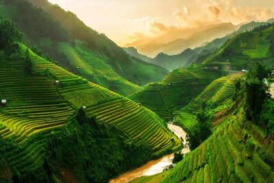 From Hanoi: 2-Day Overnight Sapa Tour by Luxury Van Limousine