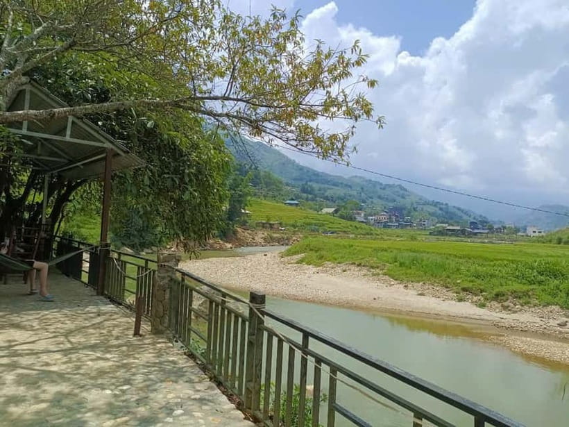 From Hanoi: 2-Day Sapa Limo Bus Tour & Fansipan Peak Visit - Free time in Sapa after the village walk