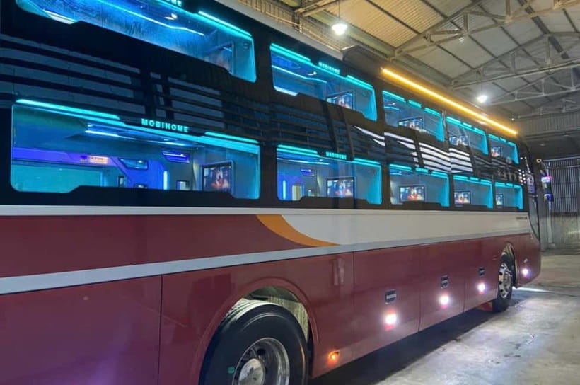 From Hanoi: 2-Day Sapa Limo Bus Tour & Fansipan Peak Visit - Lunch, a last look at Sapa, and the bus to Hanoi