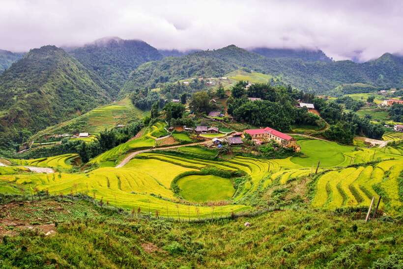 From Hanoi: 2-Day Sapa Trek Tour - Luxury Limousine Transfer - The road from Hanoi to Sapa
