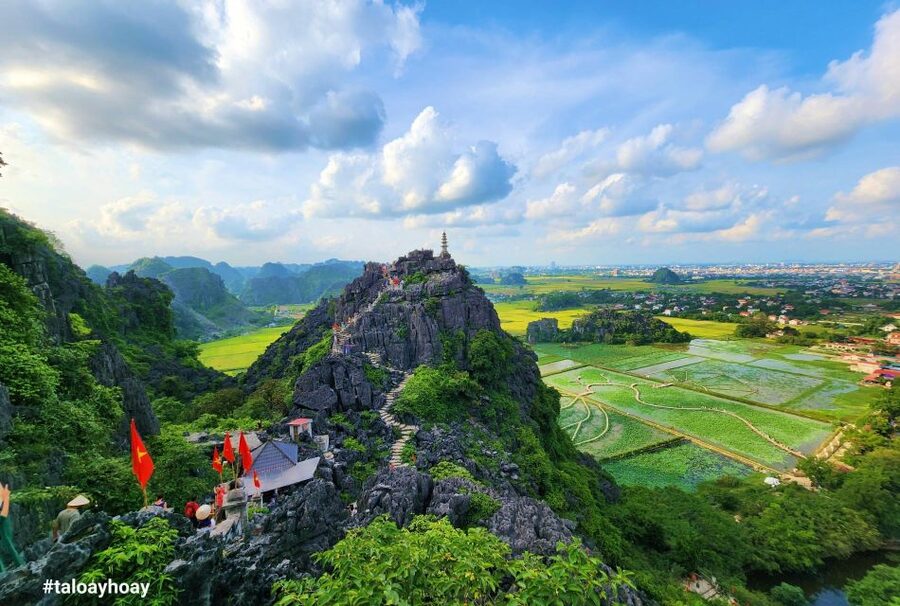 From Hanoi: Hoa Lu-Trang An-Mua Cave Luxury Trip w/Limousine - Cruising through Trang An for two hours