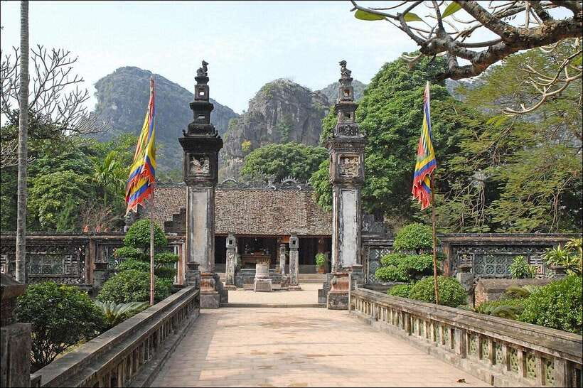 From Hanoi : Ninh Binh Day Trip by Limousine with Lunch - Climbing Mua Cave’s Lying Dragon Mountain