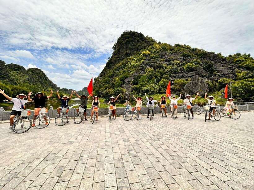 From Hanoi: Ninh Binh, Hoa Lu, Tam Coc, & Mua Cave Day-Trip - Hoa Lu, Vietnam’s former capital