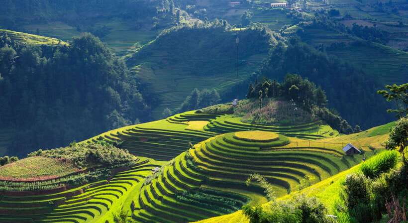 From Hanoi: Premium 2-Day Sapa Adventure with DCAR Limousine - The long road from Hanoi to Sapa