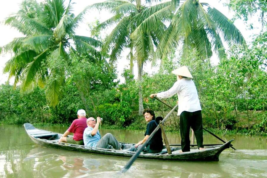 From Ho Chi Minh City: Mekong Delta VIP Tour by Limousine - Guides make or break this kind of day