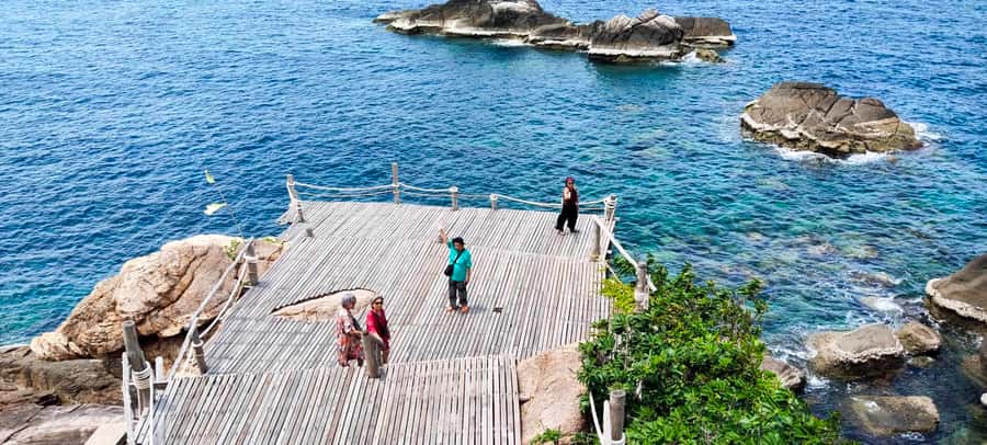 From Koh Tao: Sightseeing Tour with Snorkel by Private Car - Lunch at Baan Talay, with time left for the sea
