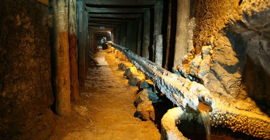 From Krakow: Wieliczka Salt Mine Tour With Private Car - St. Kinga’s Chapel and the salt-carved details