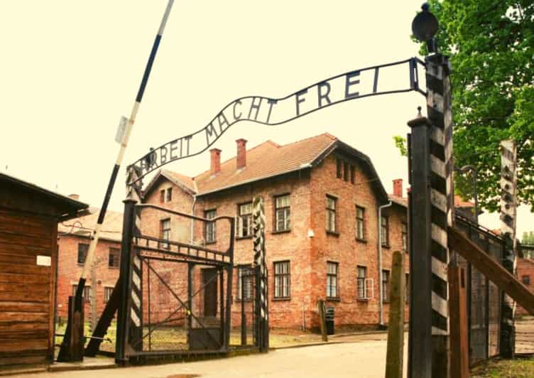 From Warsaw: Auschwitz Day Tour by Private Car with Lunch - The journey from Warsaw by private car
