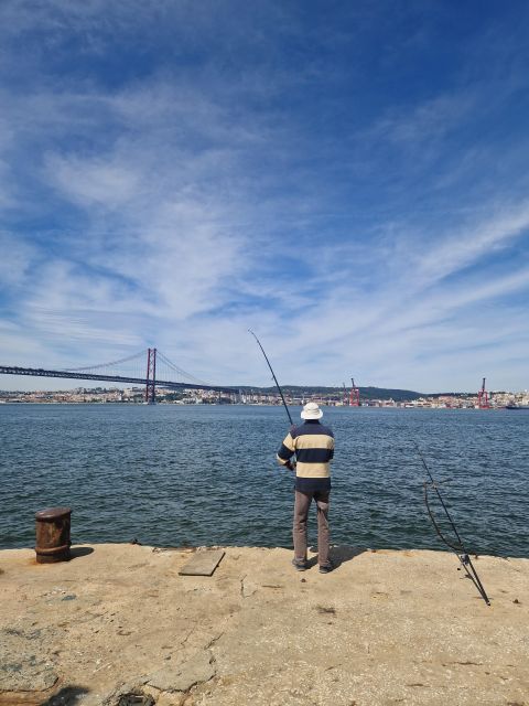 Full city of Lisbon on board of a private car - Key points at a glance