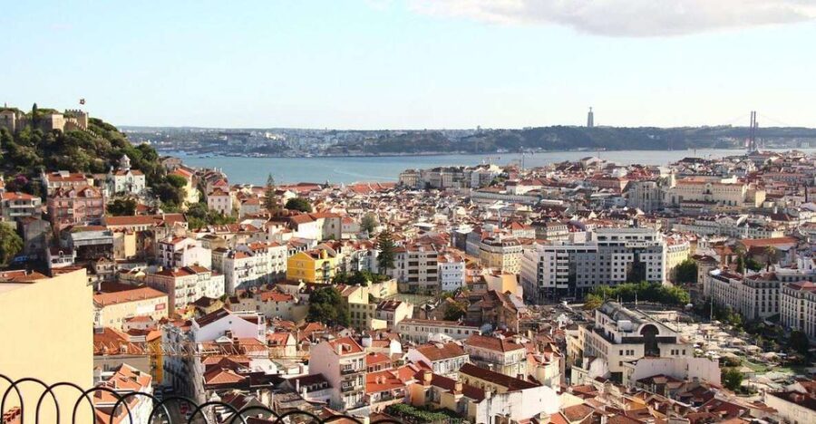 Full city of Lisbon on board of a private car - Who will get the most from this Lisbon tour
