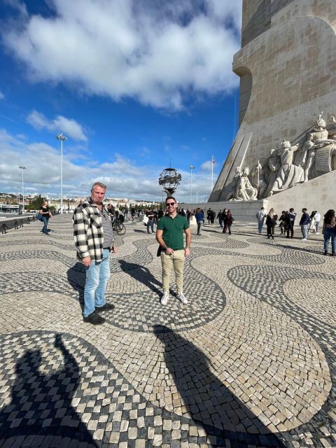 Full city of Lisbon on board of a private car - A fast way to get your bearings in Lisbon