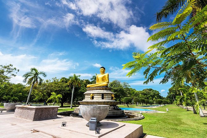 Full-Day Colombo City Tour (Private Car) - Colombo Fort and the sea at Galle Face