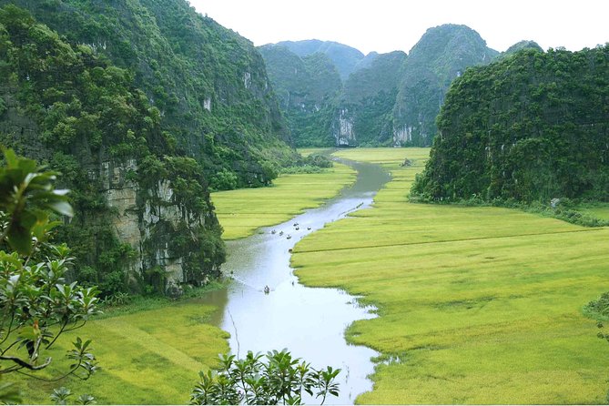 Full day Hoa Lu, Tam Coc and Mua Cave by Limousine from Hanoi - Leaving Hanoi for Ninh Binh by limousine