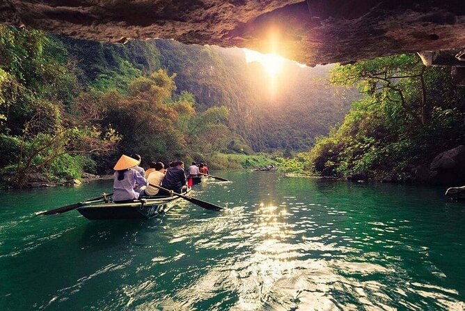 Full Day Hoa Lu Tam Coc Excursion from Hanoi by Limousine - Lunch before the river