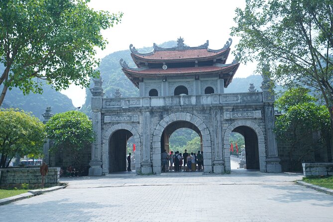 Full Day Hoa Lu/Tam Coc/ Mua Cave Tour by Limousine Bus - Why this full-day Ninh Binh trip works
