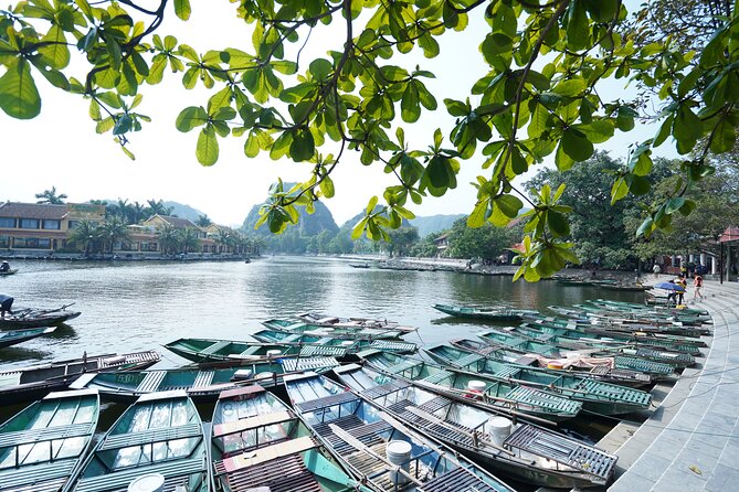 Full Day Hoa Lu/Tam Coc/ Mua Cave Tour by Limousine Bus - Tam Coc by bamboo boat