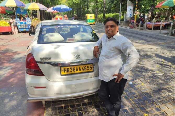 Full-Day New and Old Delhi Private Car Tour with Pick Up - India Gate and Rashtrapati Bhavan from the car