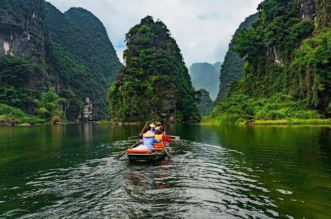Full Day Private Tour of Ninh Binh with Limousine - Lunch in Hoa Lu District