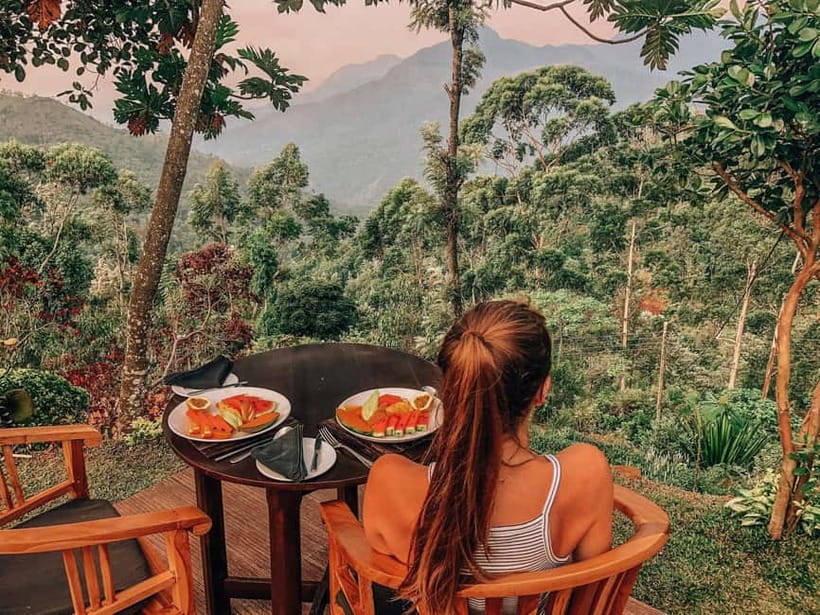 Get a private driver for day tours around Sri Lanka - Colombo to Kandy: an easy cultural pairing