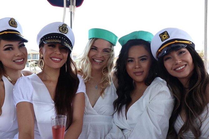 Gold Coast Private Skippered Limo on the Water Canal Cruise - Chevron and Cronin Island: homes, boats, and waterfront dining