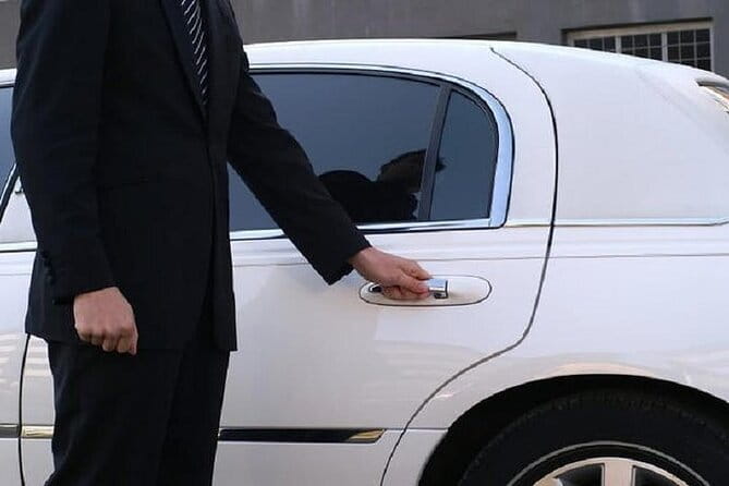 Ha Noi airport Arrival or Departure By Private car transfers - A calm first step after landing in Hanoi
