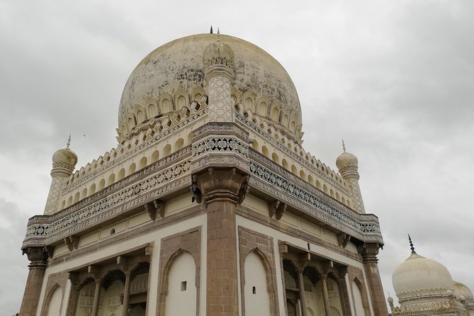 Half day Hyderabad tour to Golkonda fort & Qutub Shahi tombs in private car - A private car is the practical advantage