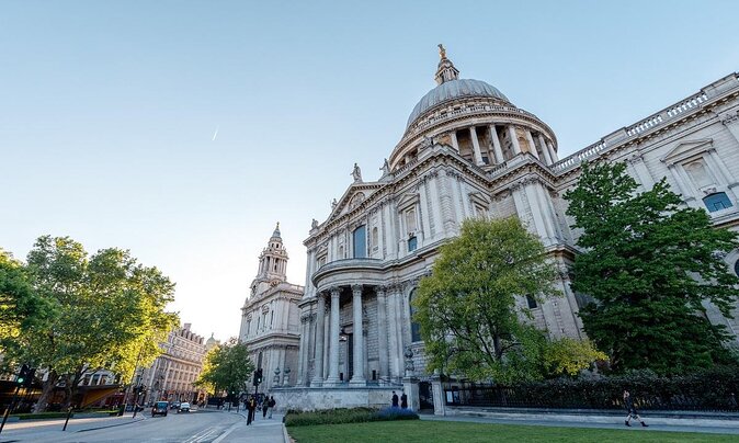 Half-Day Private Chauffeur-Driven Tour of London - A private car for London’s big first look