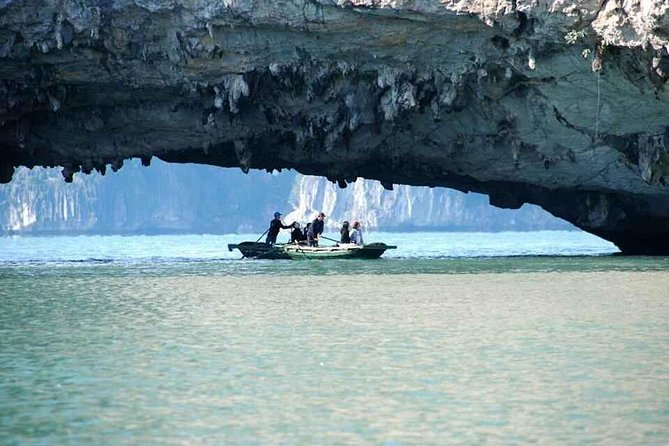 HaLong Bay 1Day 6hrs cruising - Alova Premium Cruise - Limousine - Food, service, and group atmosphere