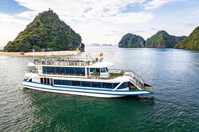 Halong Bay Luxury cruise Day trip: Buffet Lunch, Limousine bus - Buffet lunch with a view