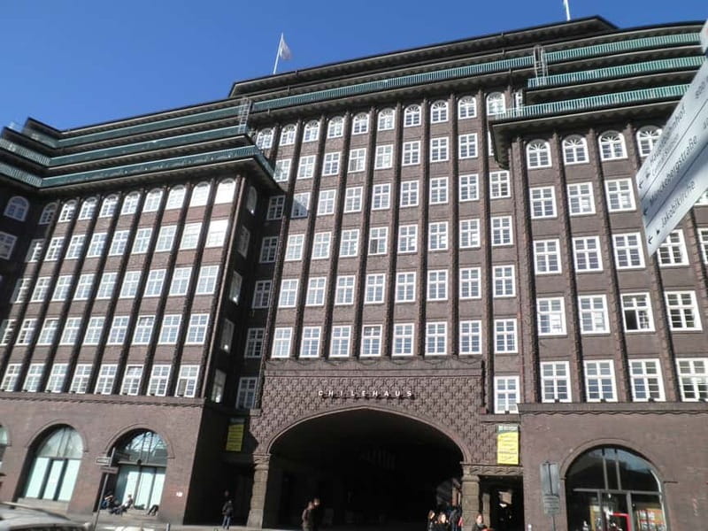 Hamburg: Exclusive Tour by Limousine with Chauffeur - Key points to know before booking