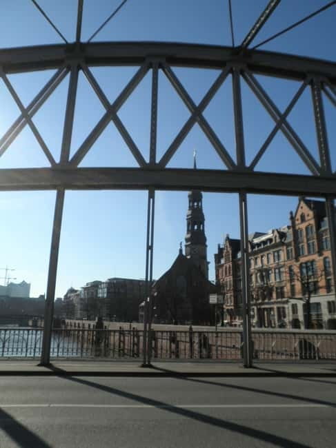 Hamburg: Exclusive Tour by Limousine with Chauffeur - The Elbe River, landing stages, and Große Elbstraße