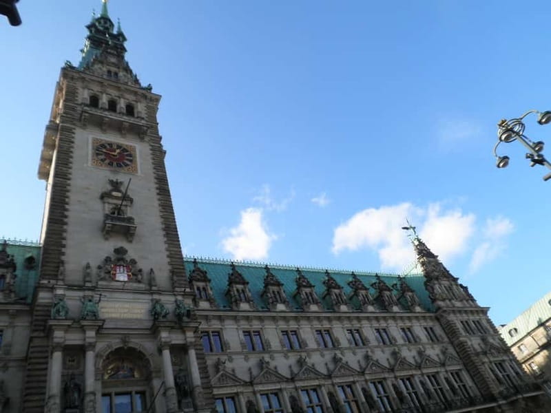 Hamburg: Exclusive Tour by Limousine with Chauffeur - Alster Lake and Hamburg’s central face