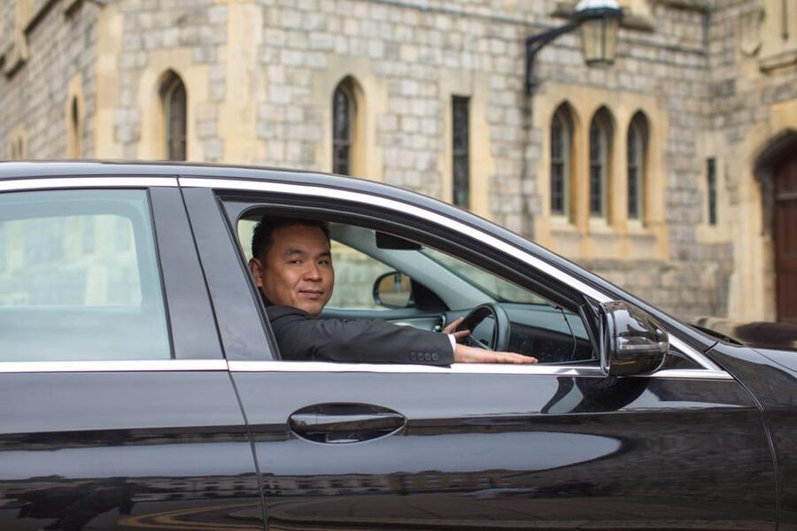 Hampton Court Palace and Windsor Castle Private Car Tour - Two royal worlds in one long day