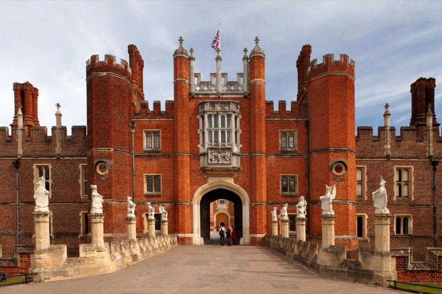 Hampton Court Palace and Windsor Castle Private Car Tour - The guide can make the difference