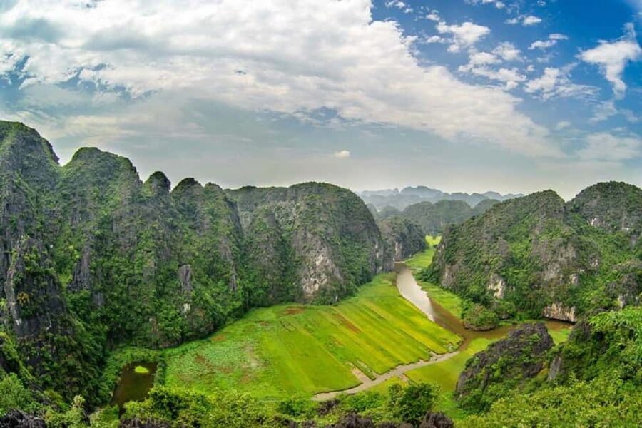 Hanoi: Full-Day Bai Dinh - Trang An & Mua Cave by Limousine - Leaving Hanoi in a limousine bus