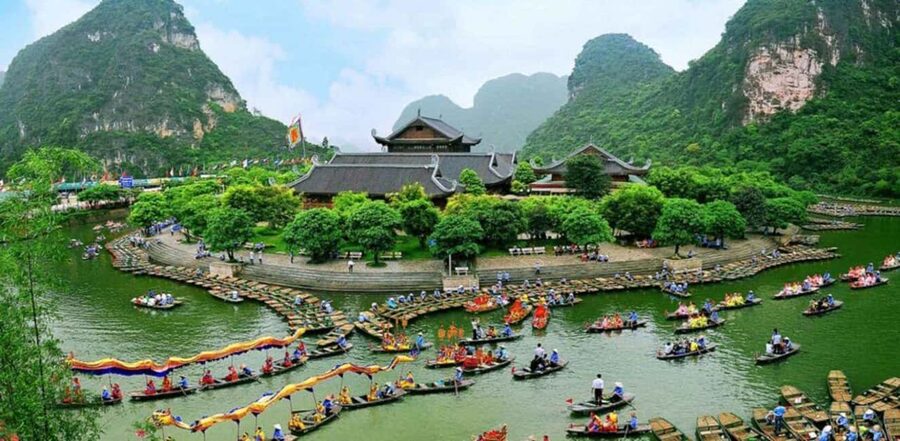 Hanoi: Full-Day Hoa Lu - Trang An & Mua Cave by Limousine - Mua Cave and the Dragon Peak climb