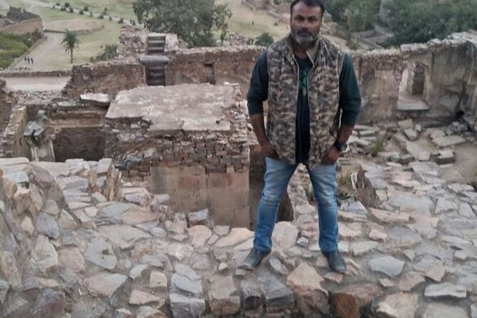 Haunted Place Bhangargh Fort And Abhaneri Step Well By Private Car Same Day Tour - What two hours at the fort feels like