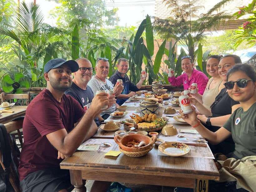 HCMC: Cu Chi Tunnels & Mekong Delta VIP Tour by Limousine - Lunch before the Mekong Delta