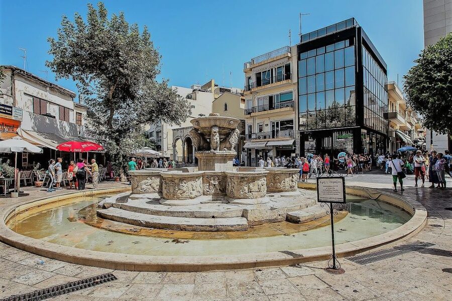 Heraklion: City Highlights with a Private Driver - Walking Knossos requires a little planning