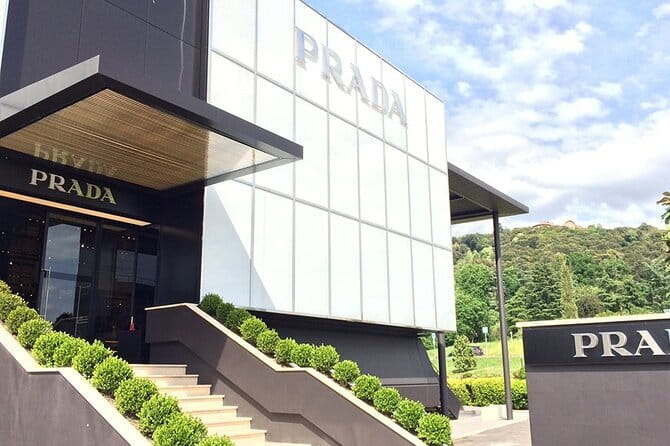 Hire a driver for The Mall Outlet - Limousine Service Florence - The one-hour ride each way matters