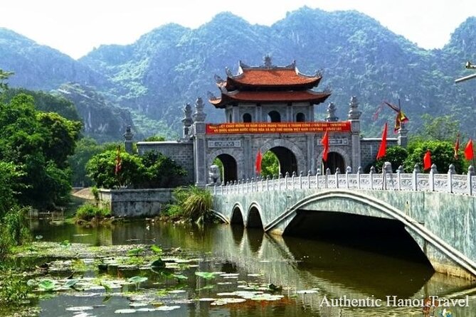 Hoa Lu Tam Coc Full Day Trip by Limousine Transfer Deluxe Group - Lunch before the Tam Coc boat ride