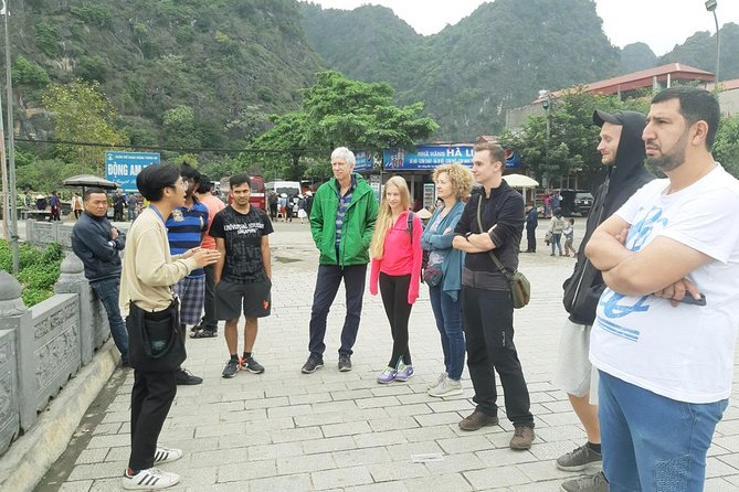 Hoa Lu - Tam Coc Luxury Small group 1D: Limousine bus, biking, boat trip, Lunch - Tam Coc by bamboo sampan