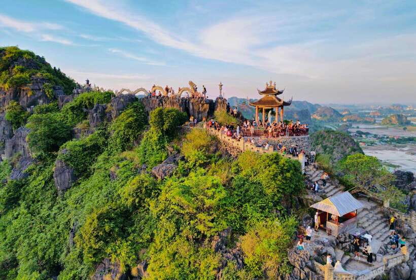 Hoa Lu, Tam Coc, & Mua Cave Day Trip with Lunch & Limousine - Leaving Hanoi in a limousine bus