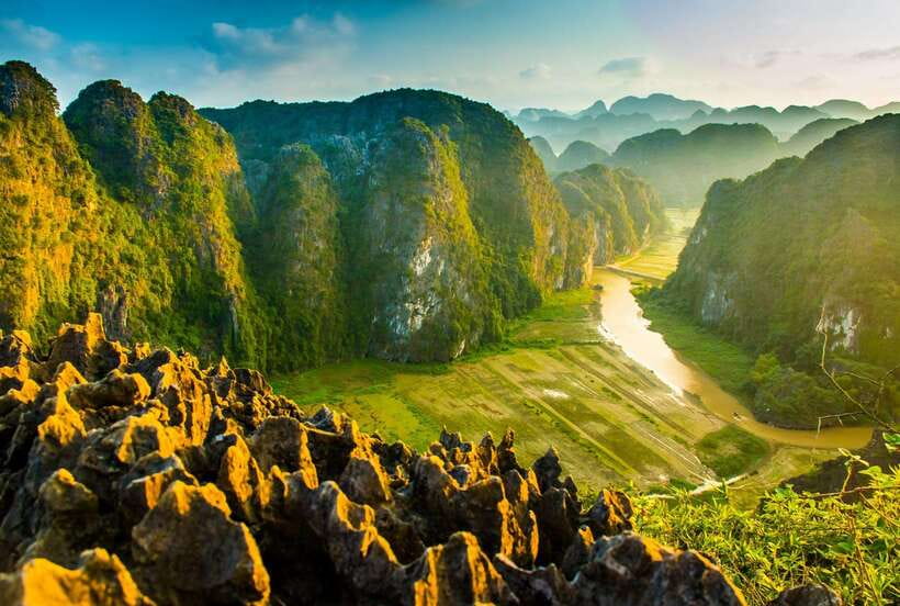Hoa Lu, Tam Coc, & Mua Cave Day Trip with Lunch & Limousine - Climbing 500 steps at Mua Cave