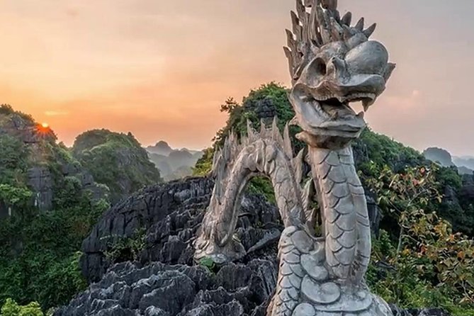 Hoa Lu -Tam Coc - Mua Cave Full Day Trip with Limousine Bus - Mua Cave and the Ninh Binh viewpoint