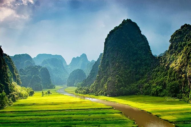Hoa Lu -Tam Coc - Mua Cave Full Day Trip with Limousine Bus - Hoa Lu: Vietnam’s early royal capital