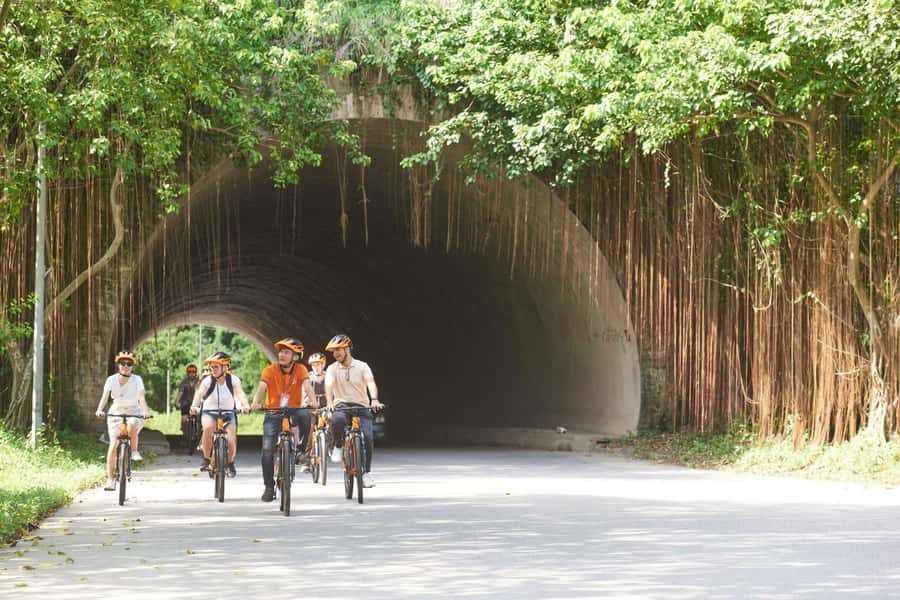 Hoa Lu - Tam Coc - Mua Cave / Limousine Transfer - What the $25 price really covers