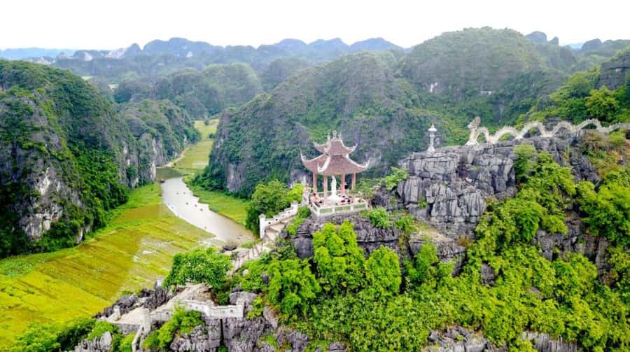 Hoa Lu - Tam Coc - Mua Cave / Limousine Transfer - The guides and the pace of the day