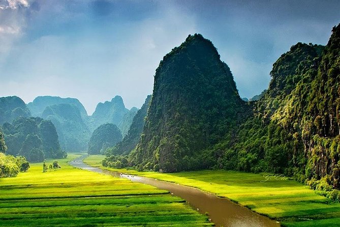 Hoa Lu - Tam Coc - Mua Cave Luxury Day Tour - Limousine Bus Transfer - Mua Cave and the 500-step climb