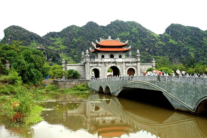 Hoa Lu Trang An and Mua Cave by Limousine from Hanoi - Mua Cave and the 500-step climb